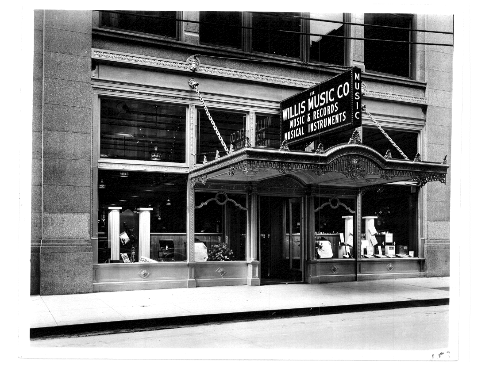 Previous downtown Cincinnati Willis Music location.