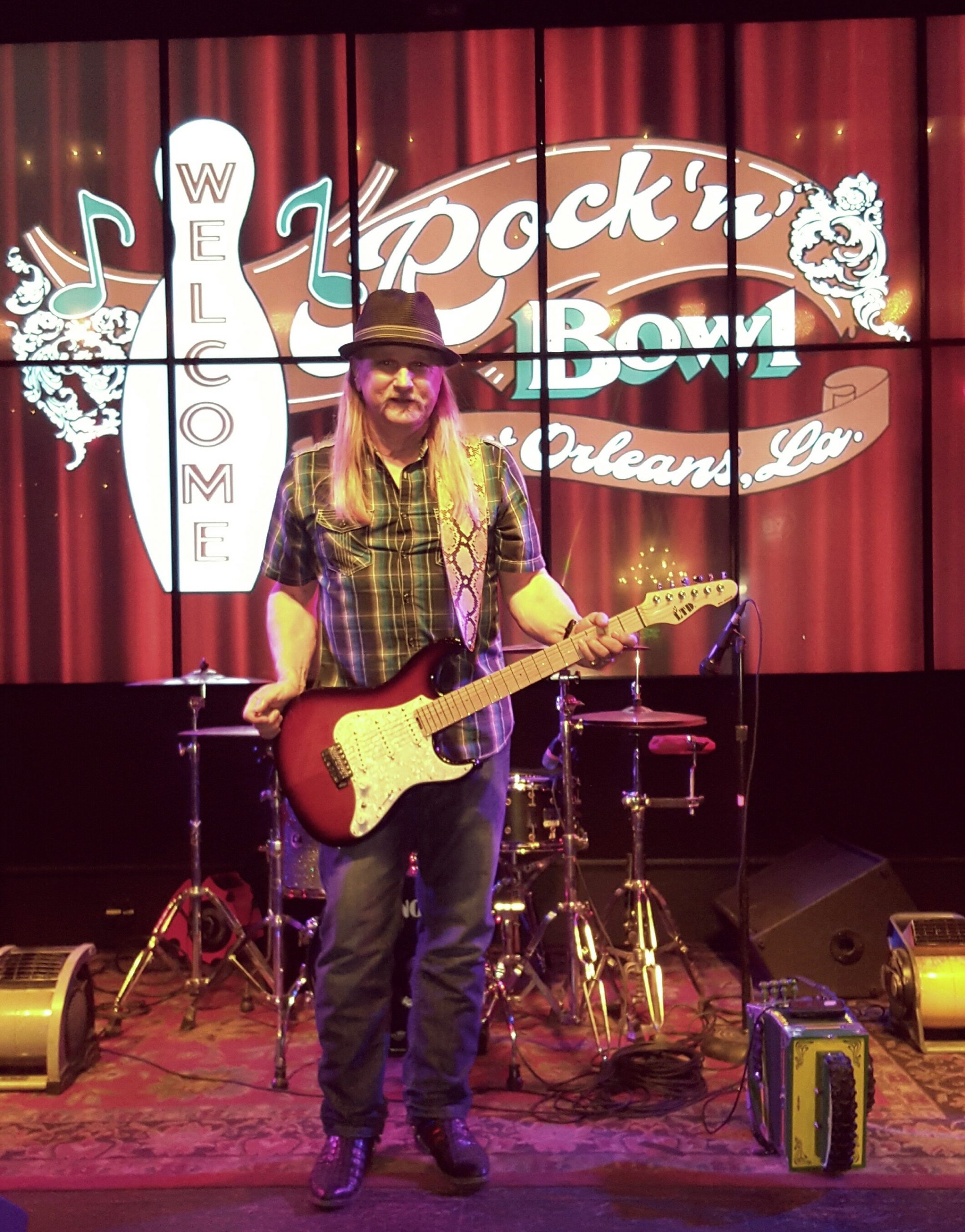 Ronnie Rue of “Leroy Thomas and the Zydeco Roadrunners” with his grand prize Fishman Fluence-equipped ESP LTD SN-1000W electric guitar.