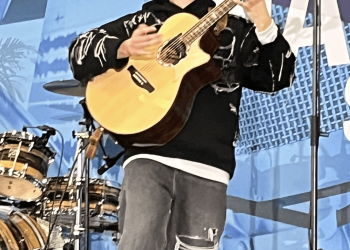 Marcin Patrzalek performs his inspired version of Led Zeppelin's "Kashmir" at AIMM's 25th anniversary celebration on April 12