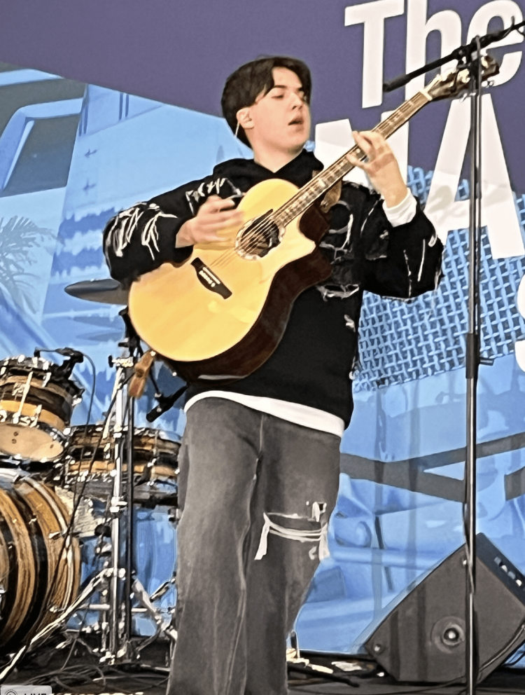 Marcin Patrzalek performs his inspired version of Led Zeppelin's "Kashmir" at AIMM's 25th anniversary celebration on April 12