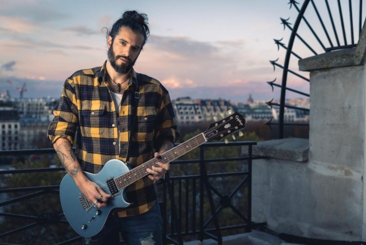 Waxx and his new Epiphone Waxx Nighthawk Studio