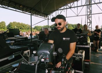 Michael Tomas Regina mixing on Avantis Solo at Lollapalooza 2024