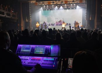 dLive S5000 surface at front of house for Common Kings