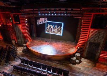 EAW’s Anna ADAPTive Loudspeakers discreetly placed behind cutouts
﻿on each side of the stage at Woolworth Theatre